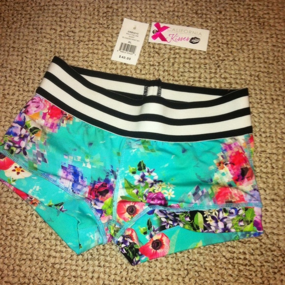 Brand new California kisses bottoms