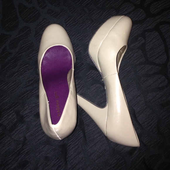 Steve Madden nude pumps - Picture 2 of 3