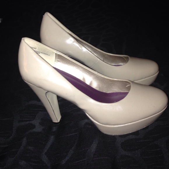 Steve Madden nude pumps - Picture 3 of 3