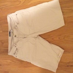 Off white/light beige shorts