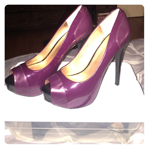 Plum peep toe pump