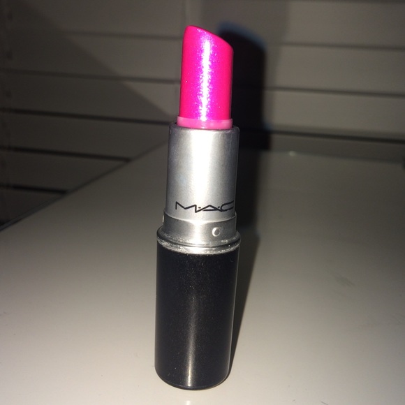 Show orchid Mac lipstick