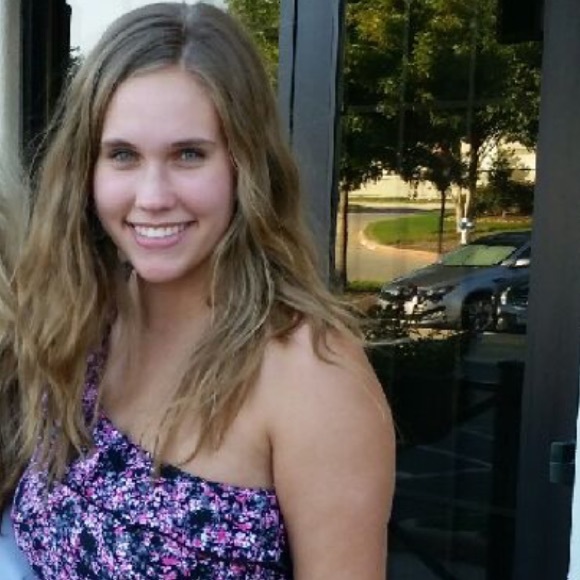 Meet your Posher, Rachel - Picture 2 of 2