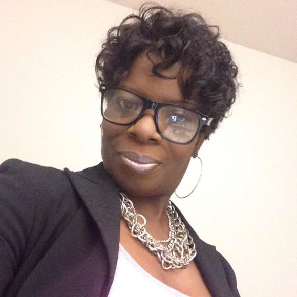 Meet your Posher, Lynn - Picture 1 of 1