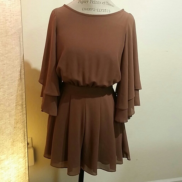 Romper Angel Sleeves - Picture 1 of 4