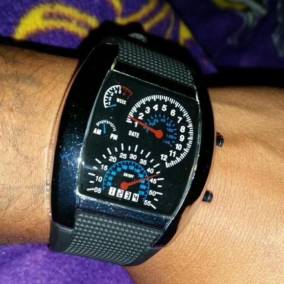 Watch - Picture 2 of 4