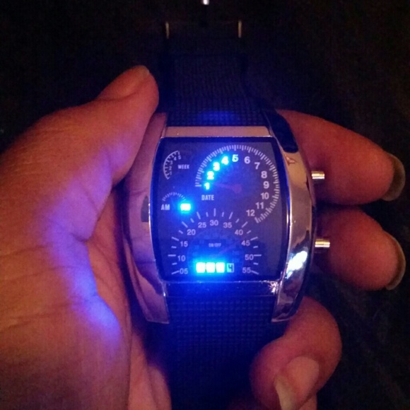 Watch - Picture 3 of 4