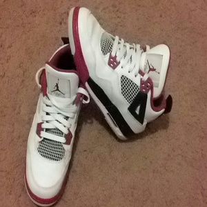 Retros red and white jordans