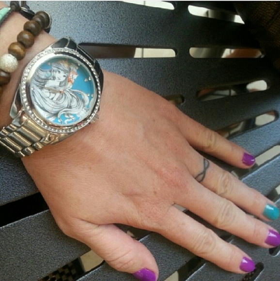 TRADED Disney princess Ariel silver watch - Picture 2 of 2
