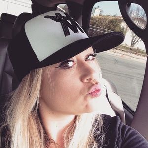 Meet your Posher, Cassandra