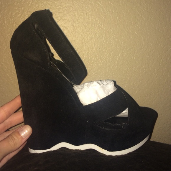Styluxe Black Zig Zag Party Wedges