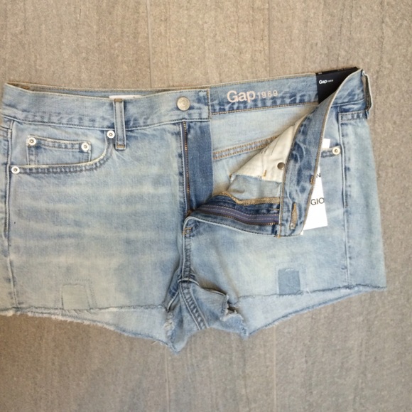 💋Donated💋GAP Distressed Denim Cutoffs Shorts - Picture 2 of 3