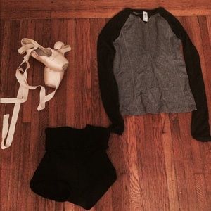 Cute long sleeve Ivivva work out top.