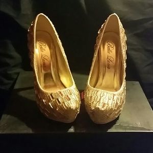 Gold 6 in pumps