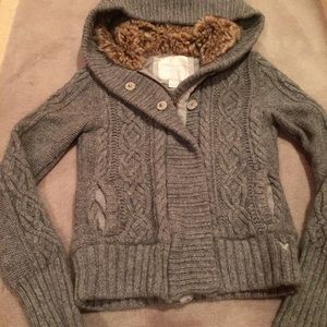 American Eagle Outfitters sweater. Excellent Cond.