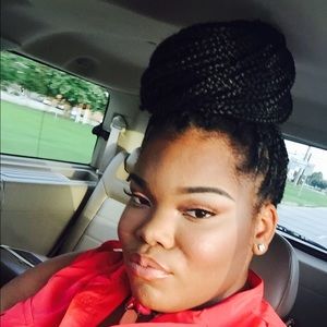 Meet your Posher, Cierra