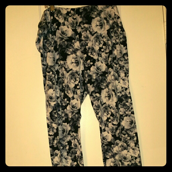 Plus Size Black and White Floral Leggings