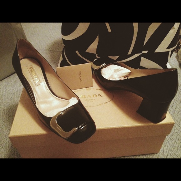 💯 authentic Prada pumps 💜