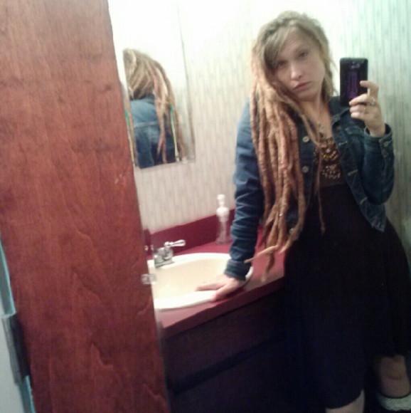 Meet your Posher, Melissa - Picture 2 of 2