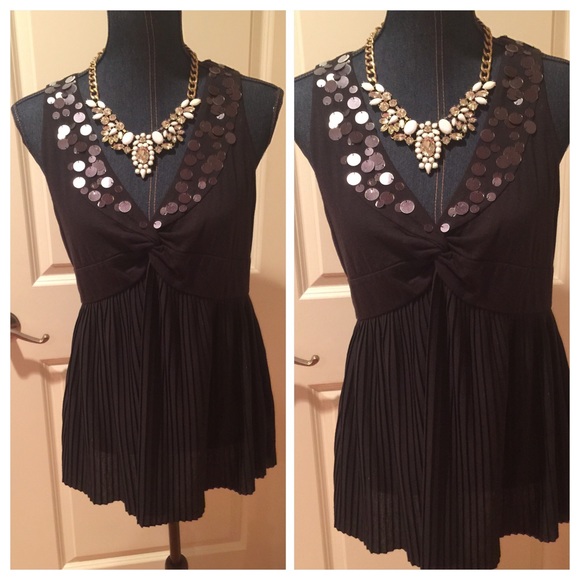 $89 DKNY Embellished Dressy Top