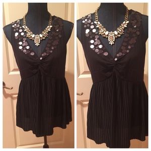 $89 DKNY Embellished Dressy Top