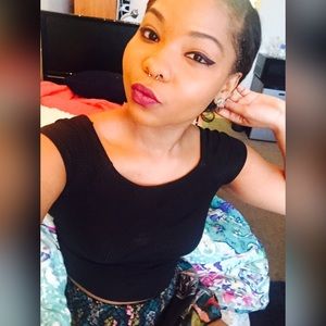 Meet your Posher, Antoinette