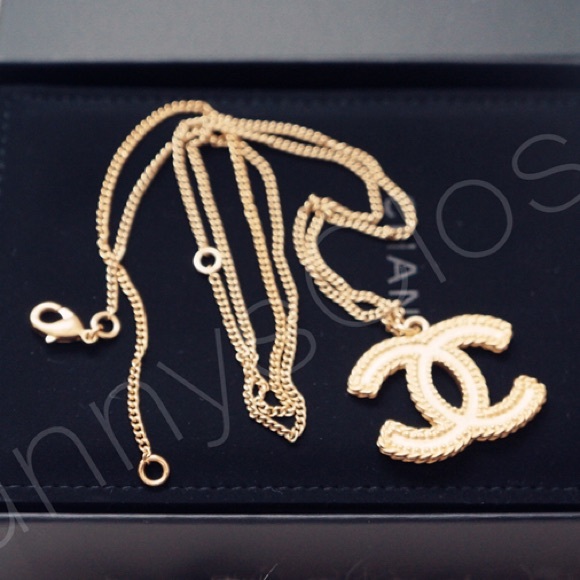 14P Chanel jumbo cc necklace gold tone free size