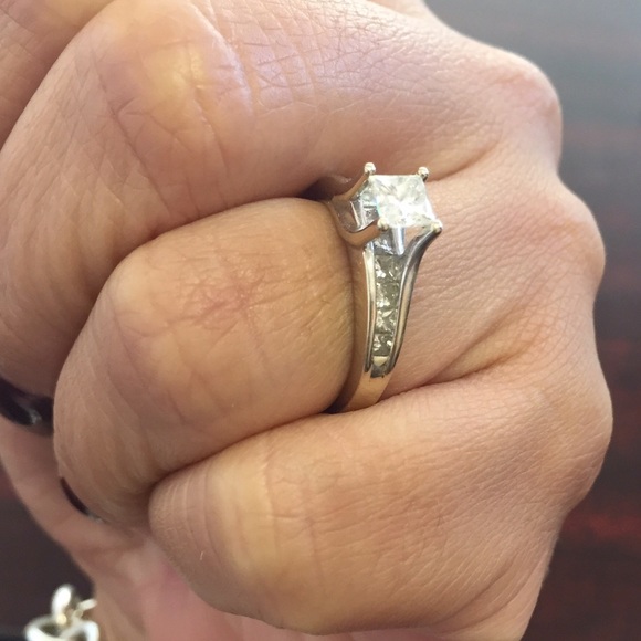 💍White Gold. 1.5 Diamond Karat - Picture 3 of 3