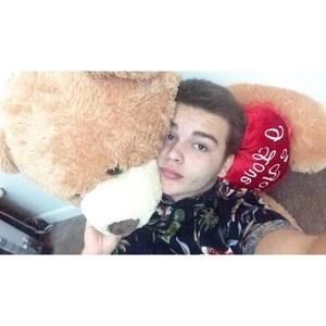 Meet your Posher, Tyler