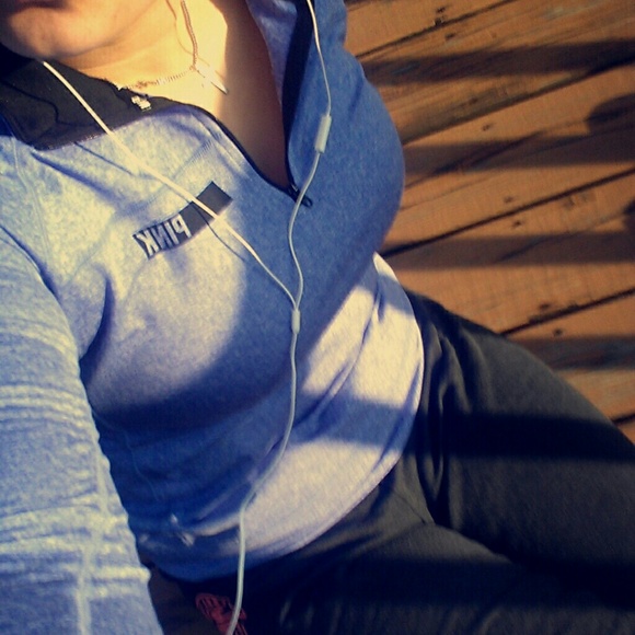 VS PINK ULTIMATE HALF ZIP