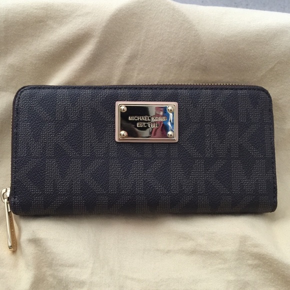 Michael Kors Handbags - ❌SOLD❌Michael Kors wallet