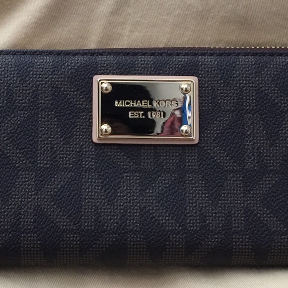 ❌SOLD❌Michael Kors wallet - Picture 3 of 3
