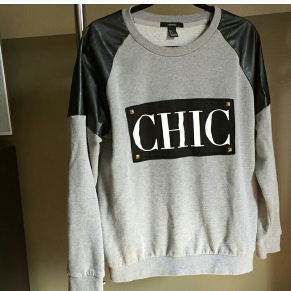 CHIC sweatshirt with faux leather shoulders