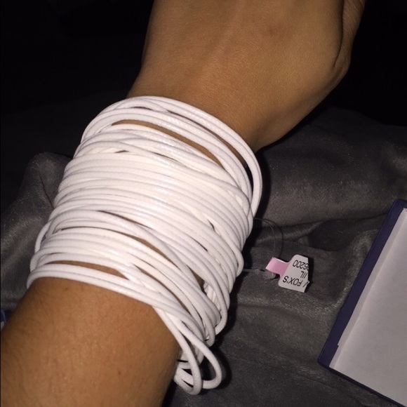 Never before warn bracelet - Picture 2 of 3