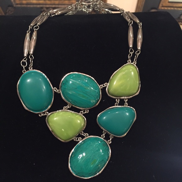 Chunk green stone fashion necklace and ring