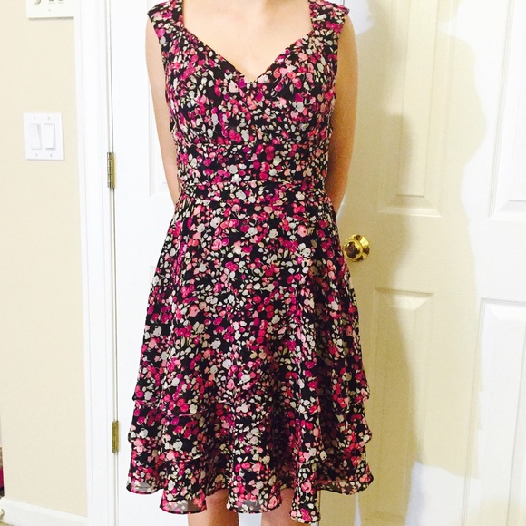 WHBM Floral Dress w/ cut out back & ruffle Sz 6