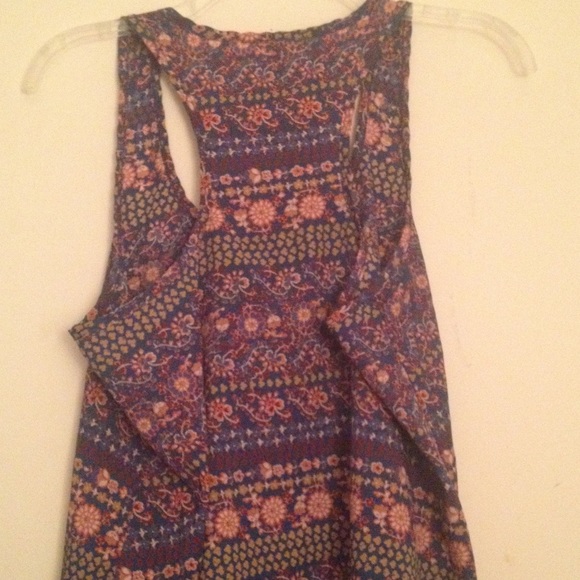 Floral Sleeveless Top - Picture 2 of 4
