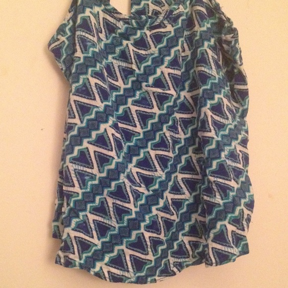 Green and Blue Sleeveless Tank Top - Picture 2 of 4