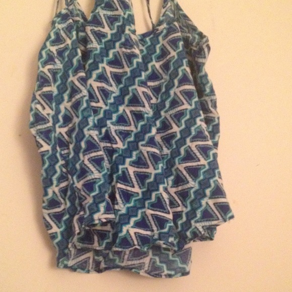 Green and Blue Sleeveless Tank Top - Picture 4 of 4