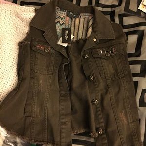 Miss Me Vest size Small