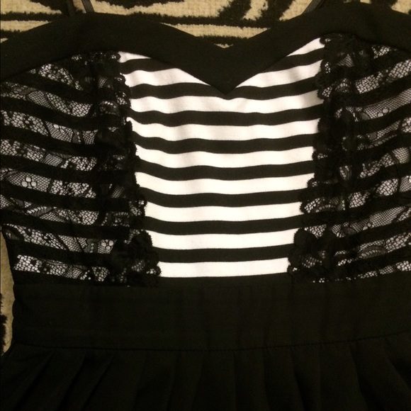 🎀💟Stripes & Lace dress💟🎀 - Picture 3 of 3