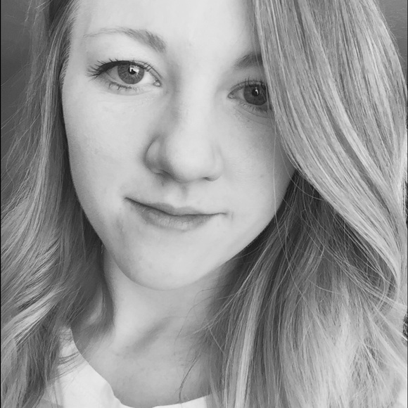 Meet your Posher, Devry - Picture 1 of 1