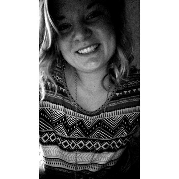 Meet your Posher, Gabriella - Picture 1 of 1