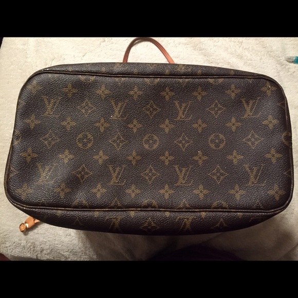 100% Authentic Louis Vuitton Never Full handbag - Picture 3 of 4