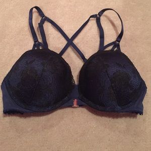 VS Bombshell plunge bra. NWOT!!! 32B