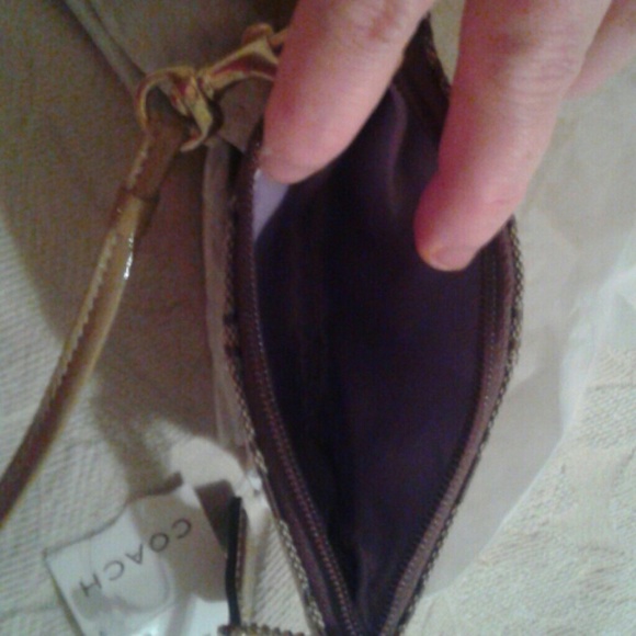 COACH - Hamptons Signature Wristlet - Picture 3 of 4