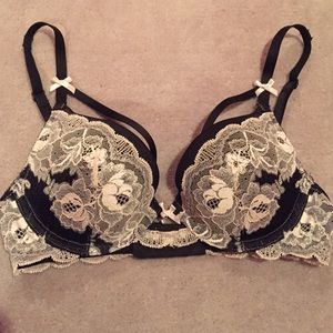 VS Dream Angels Push-up Bra NWOT!!