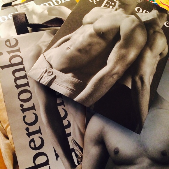 A&f. Small paper bag