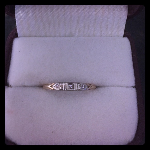 14k to 18k diamond wedding band