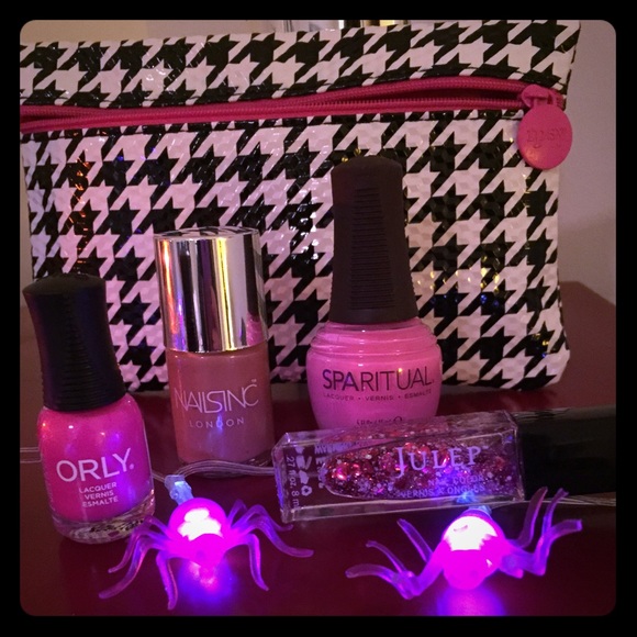 $5 or free w any purchase! 💅🏻